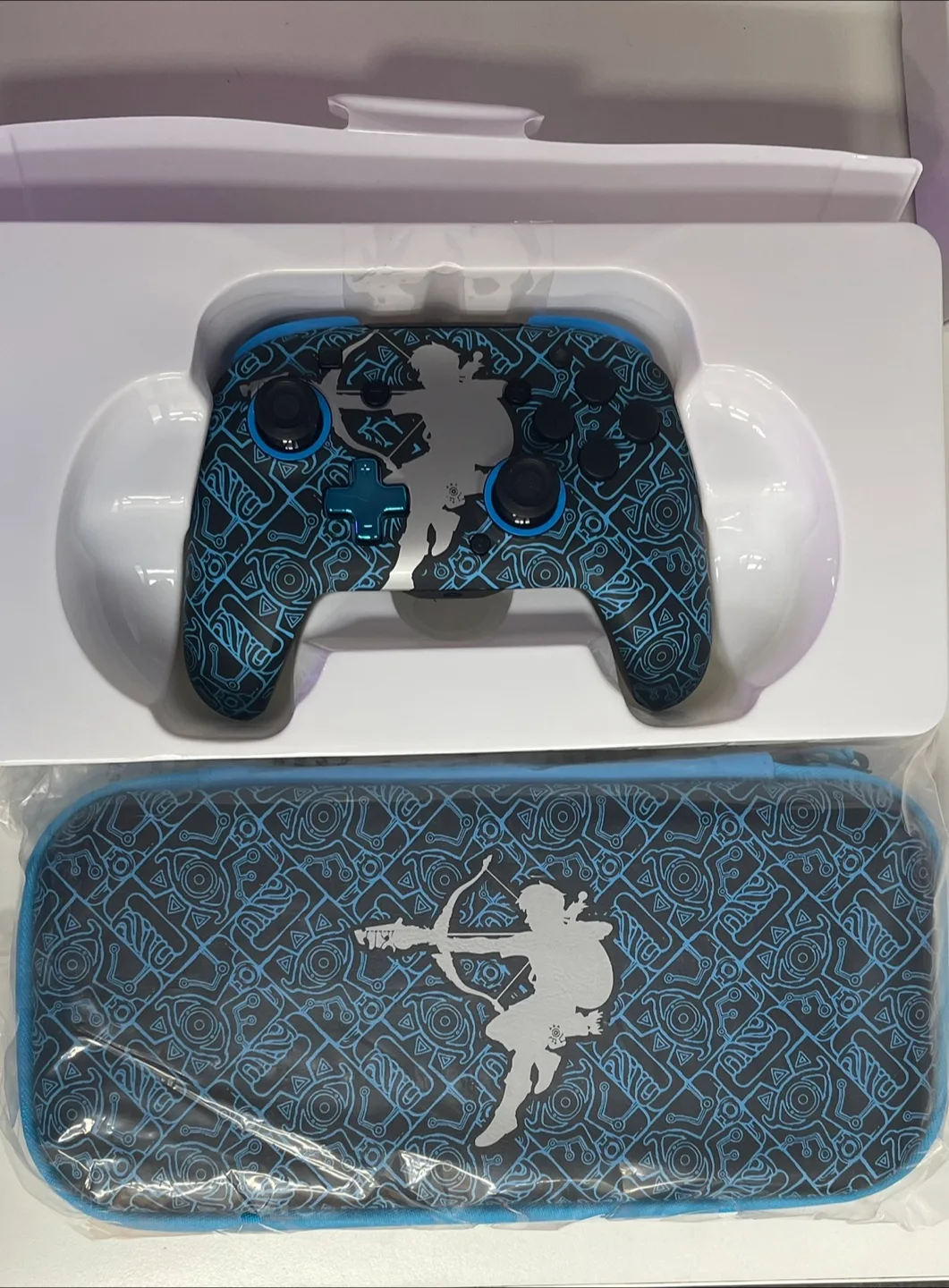 New Zelda Sheikah Glow Wired Controller + Travel Case 🧡 image indicator(3)