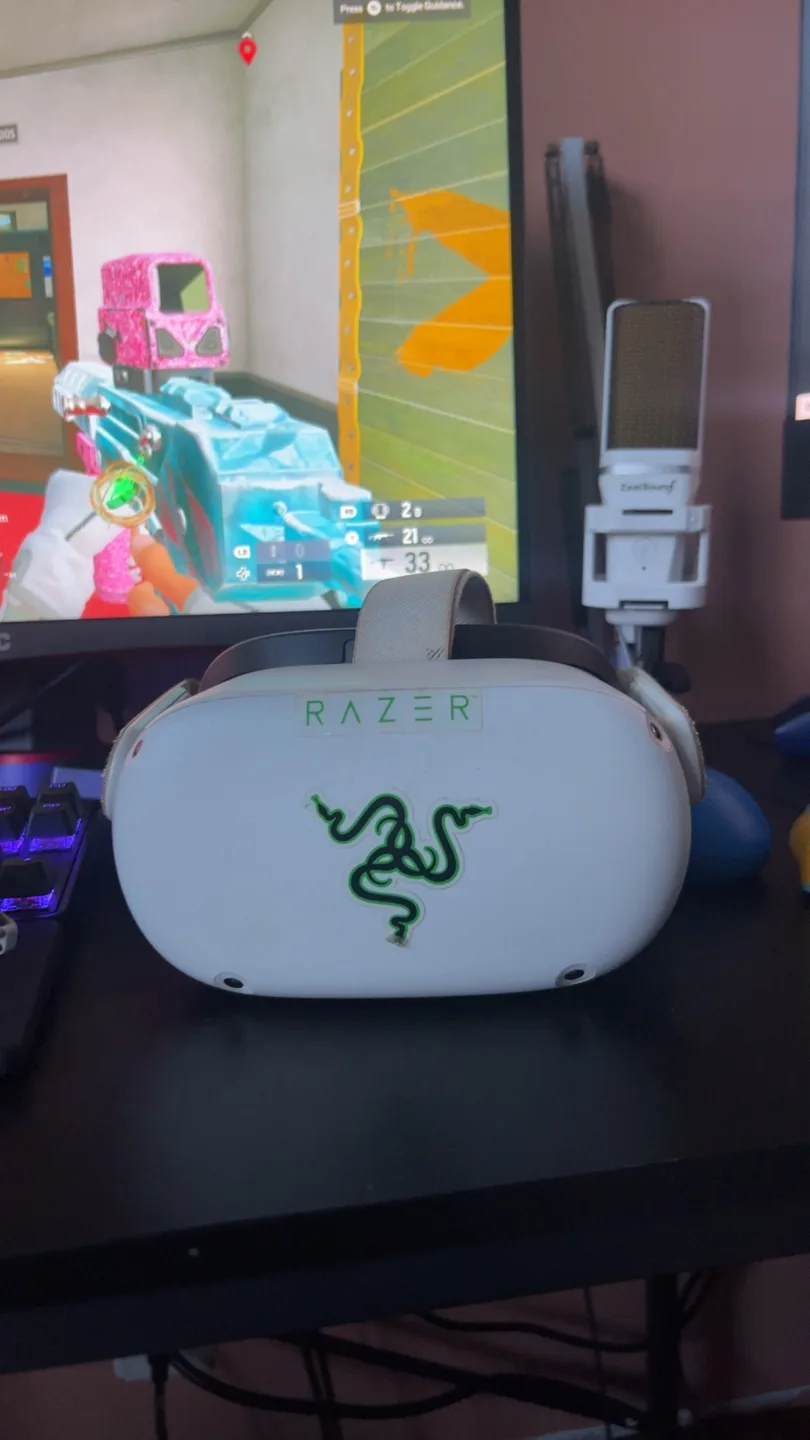 Meta Quest 2 with Razer Faceplate thumbnail