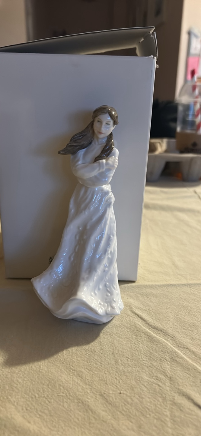 Royal Doulton Figurine - Embrace - photo 3