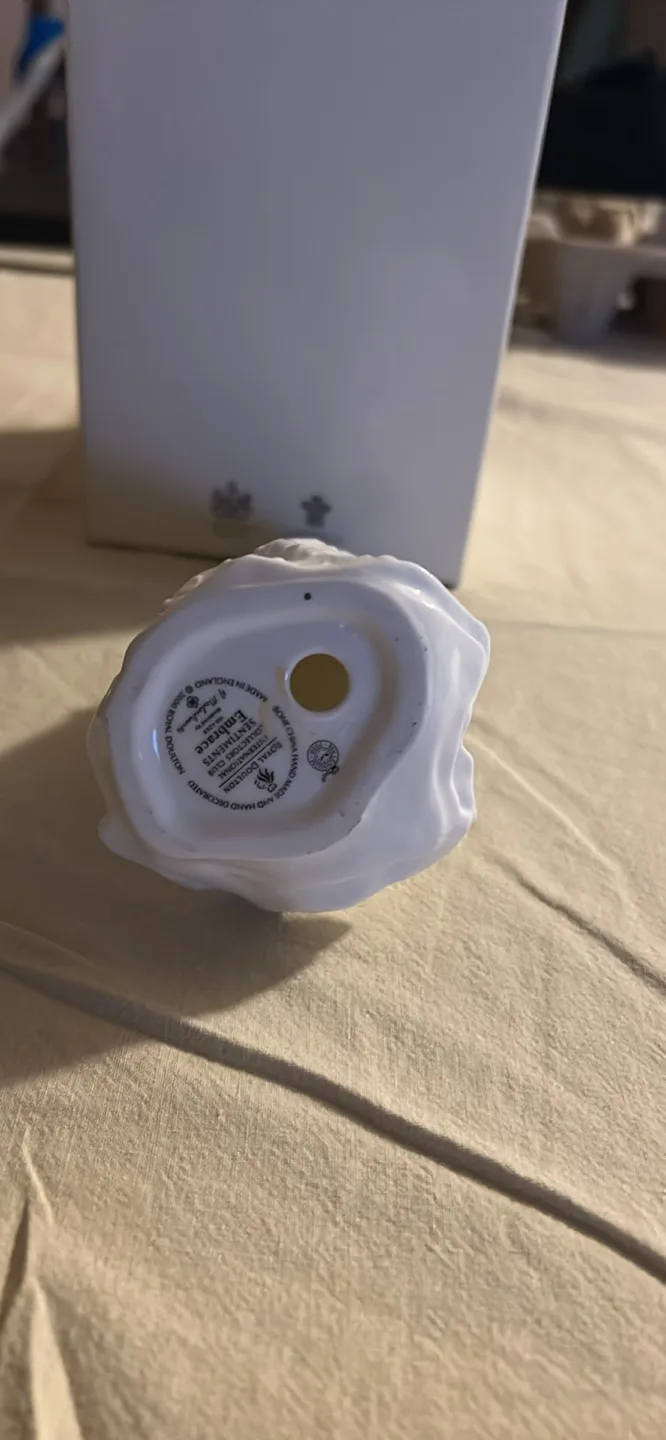 Royal Doulton Figurine - Embrace image indicator(2)