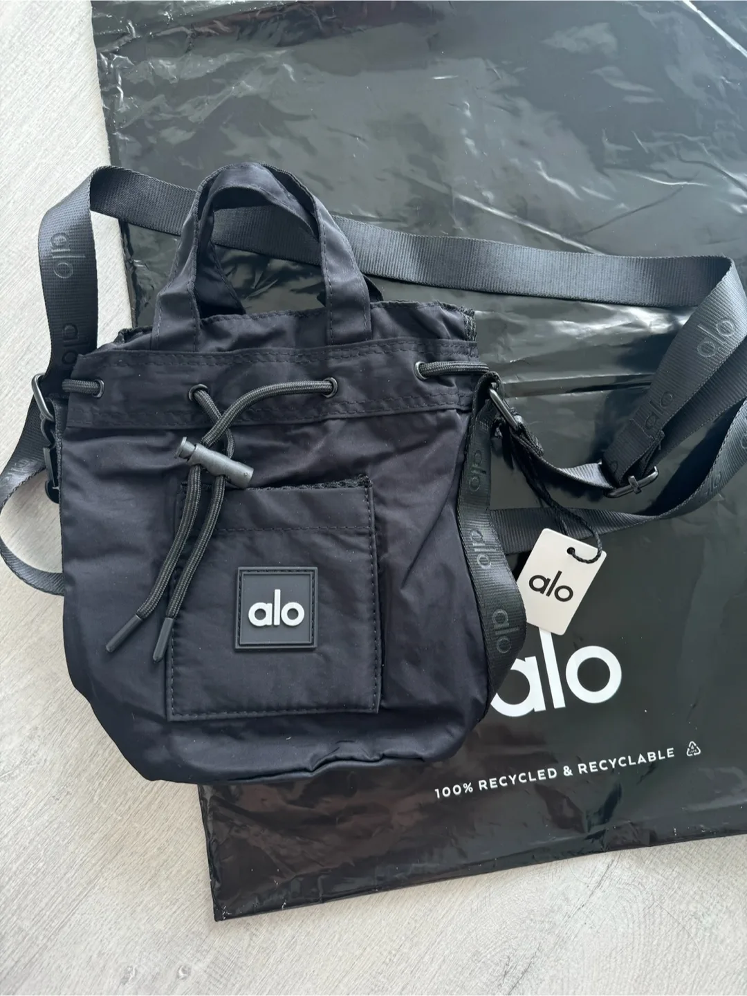 ALO Bucket Bag - Black image indicator(3)
