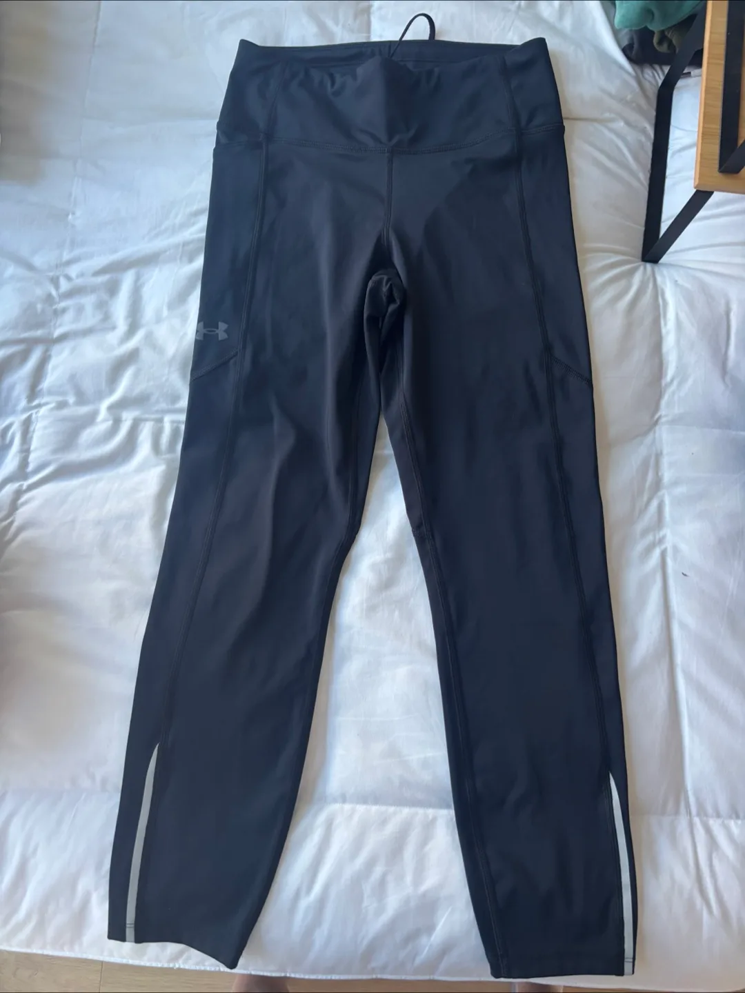 Under Armour Fitted Crop Leggings - Size M thumbnail
