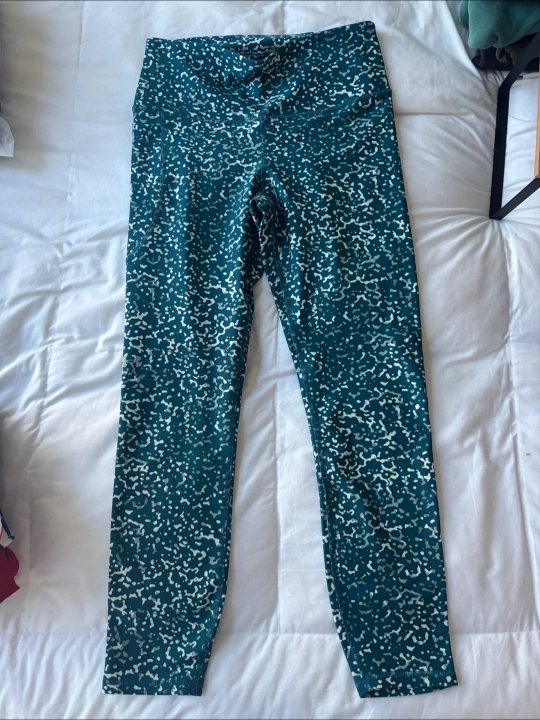 Under Armour Leggings - Size Medium thumbnail
