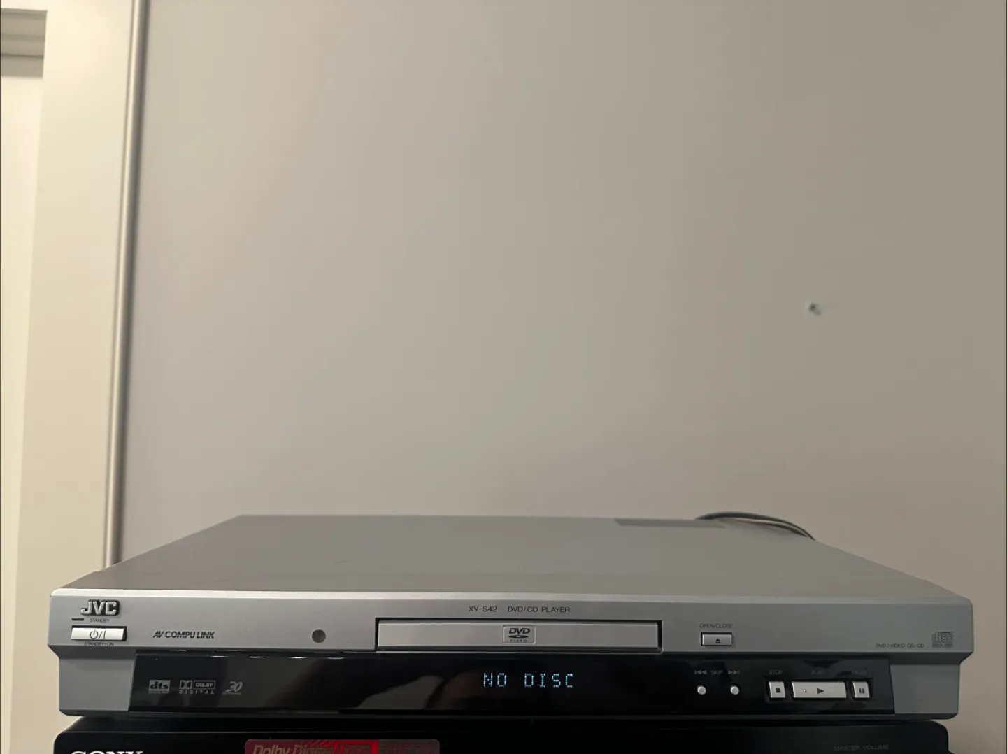 Free! JVC XV-S42 DVD/CD Player for parts or repair 🧡 thumbnail