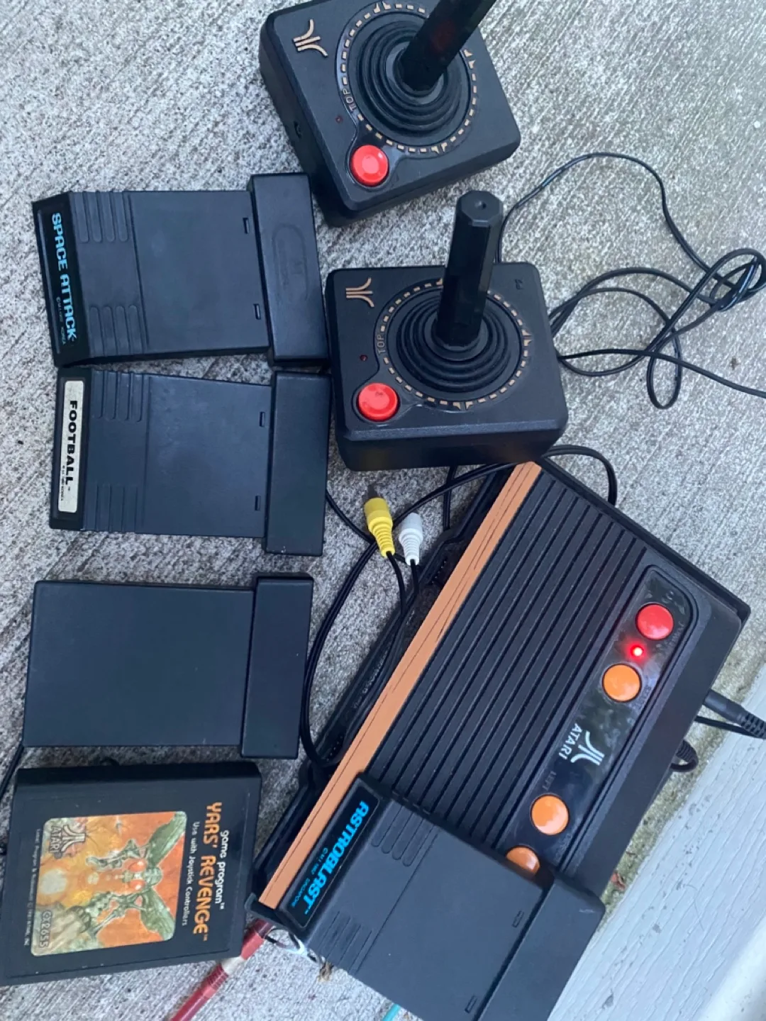 Atari Games & Joysticks image indicator(2)