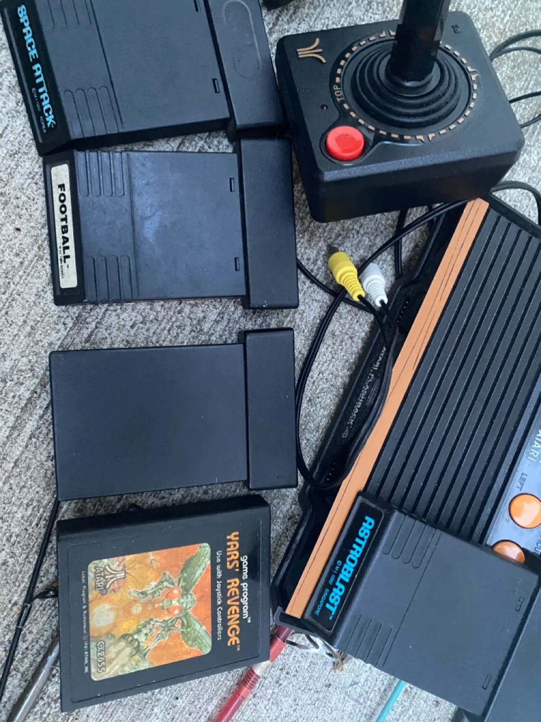 Atari Games & Joysticks image indicator(3)