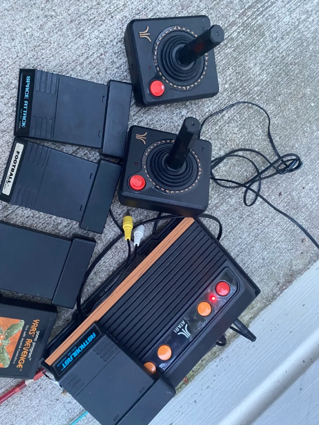 Atari Games & Joysticks image indicator(4)