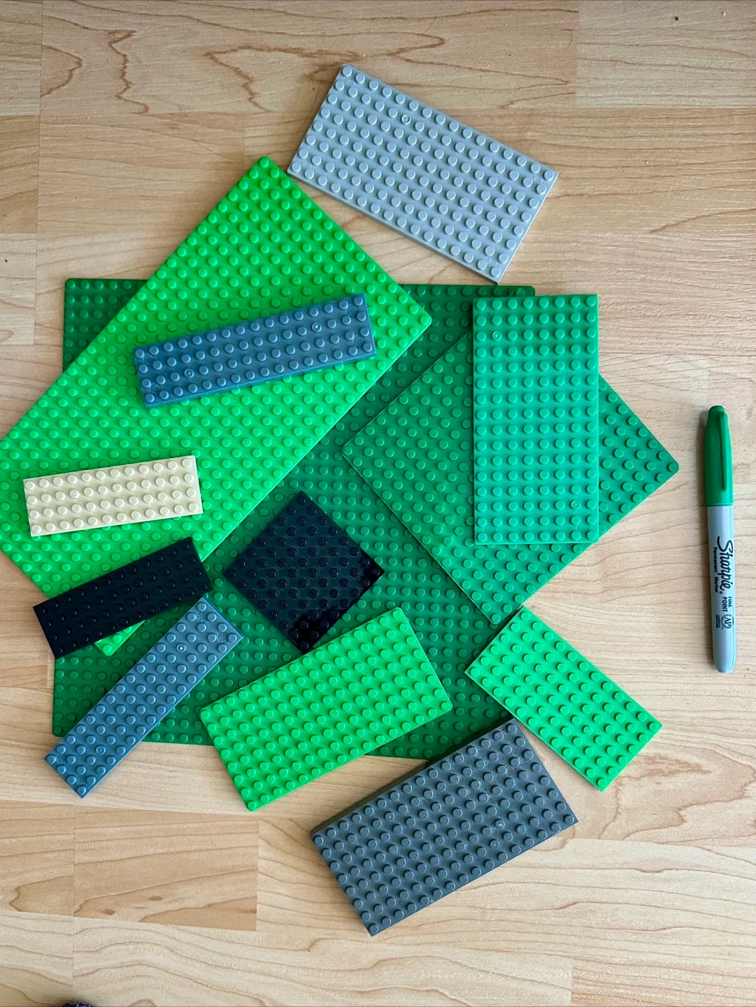 LEGO -> Bricks + Figures + Baseplates image indicator(3)