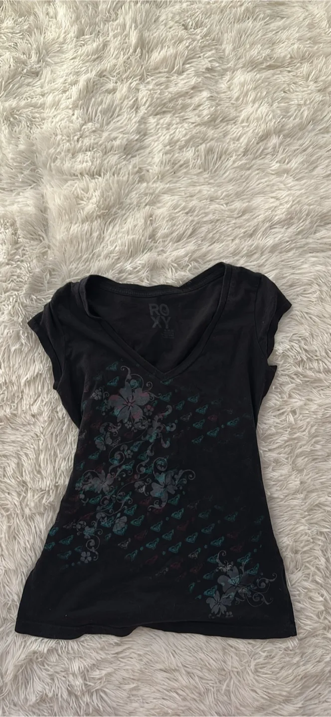 Vintage Roxy Black Floral T-Shirt thumbnail