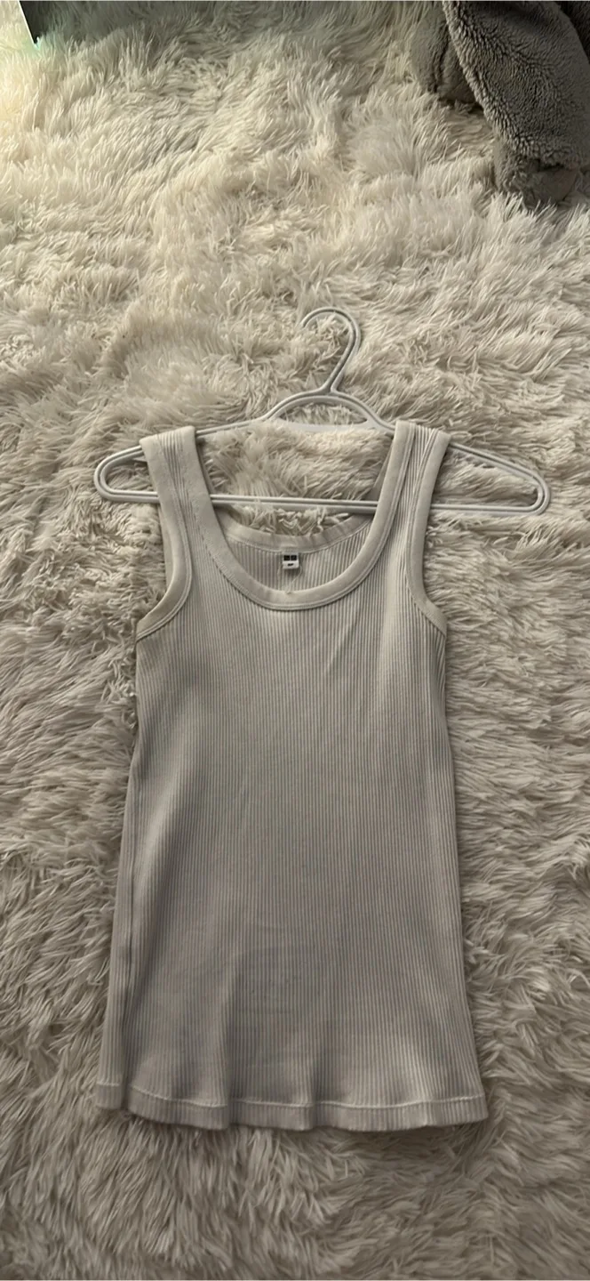 Uniqlo Ribbed Tank Top - Size S thumbnail