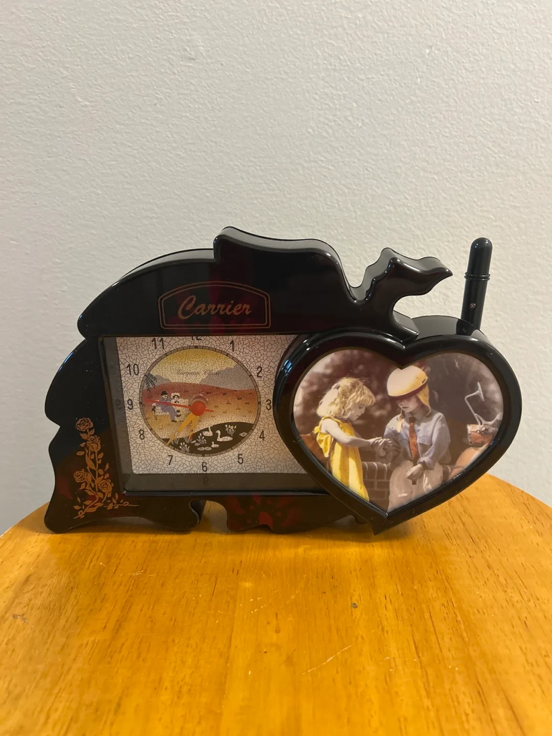 Carrier Novelty Clock with Pen Holder image indicator(5)