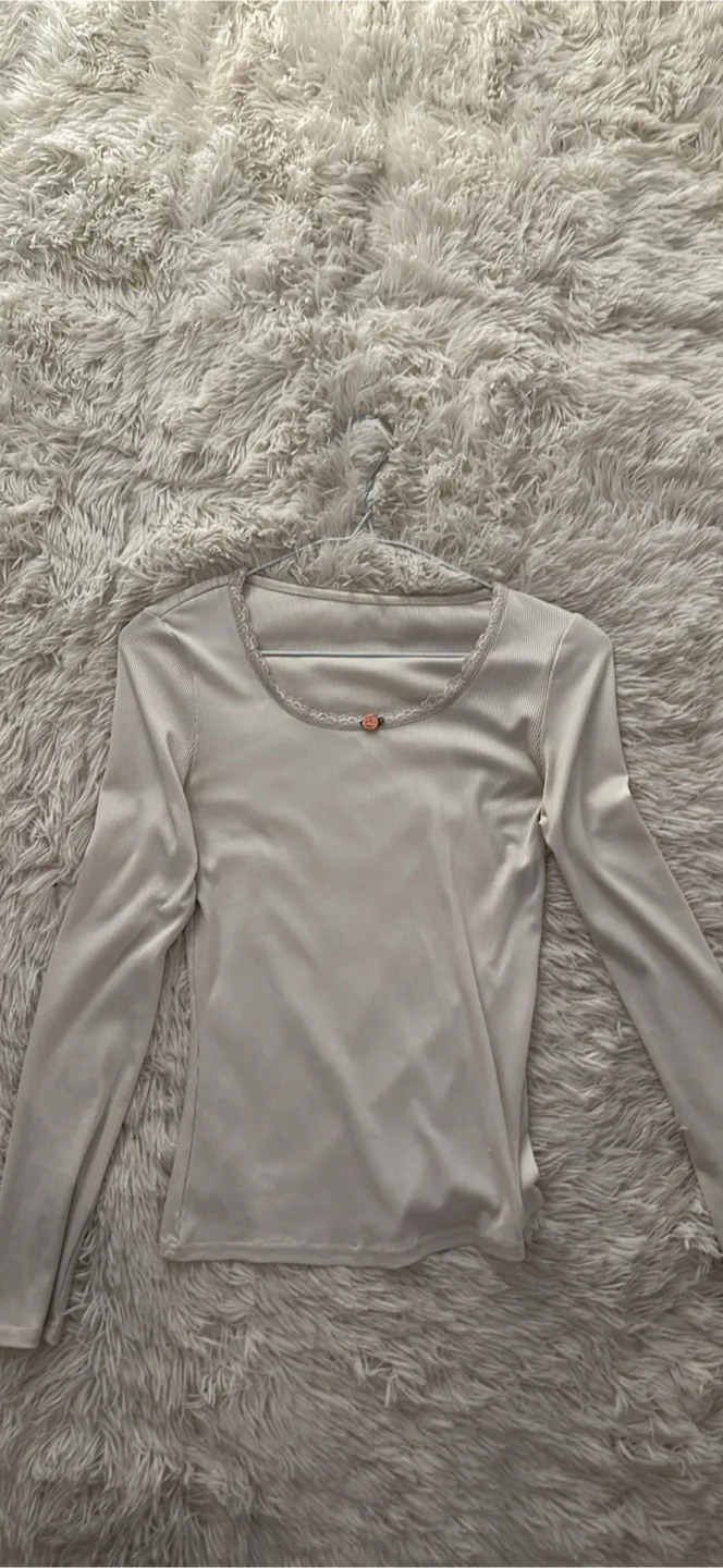 Long sleeve top, size medium thumbnail