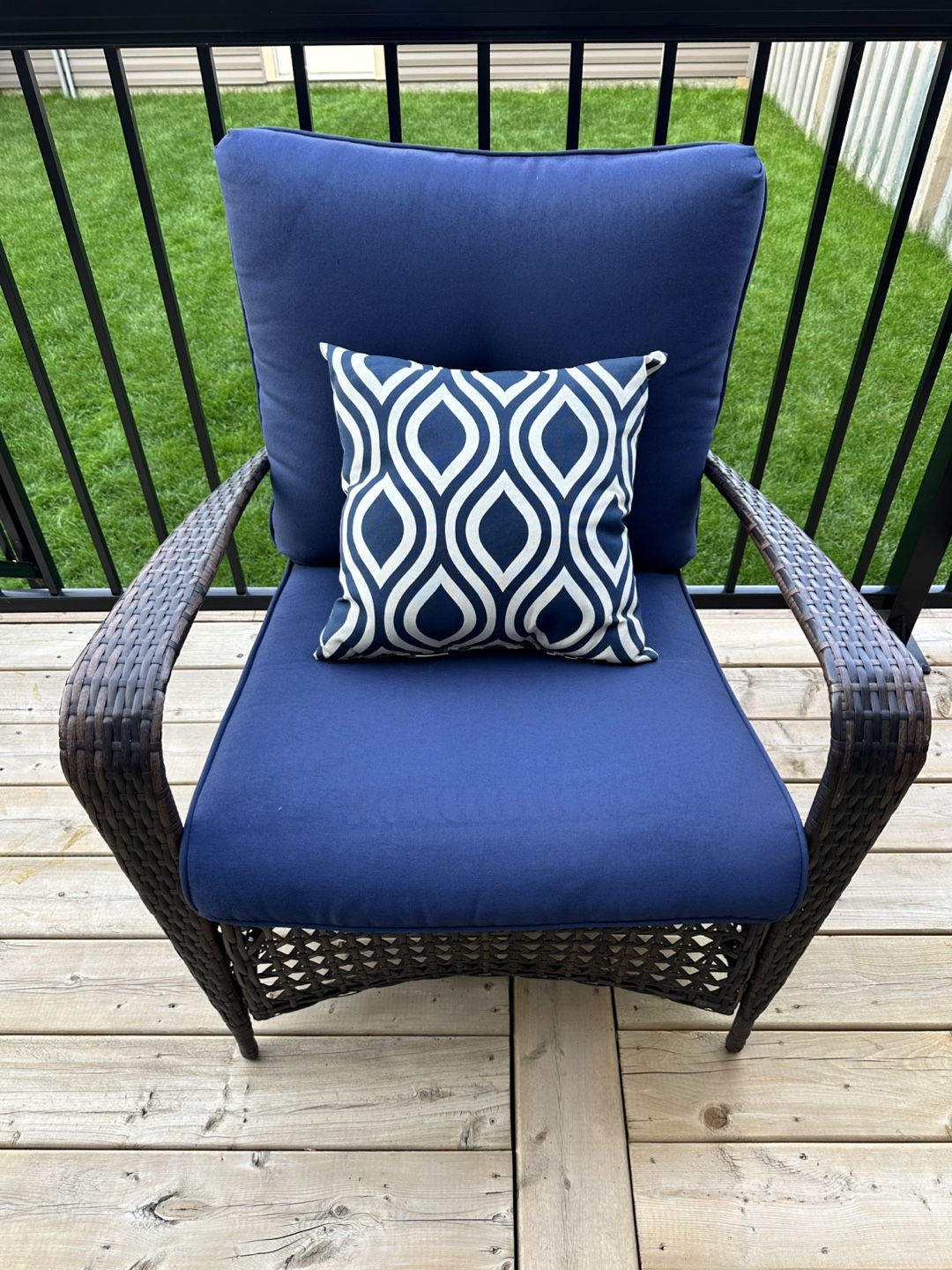 Patio Set - Loveseat, 2 Chairs, Table & Umbrella w/ stand - photo 2