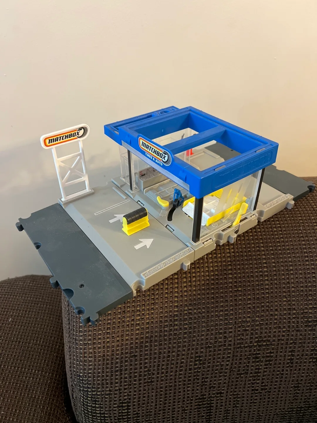 Matchbox Tires & Auto Playset image indicator(2)