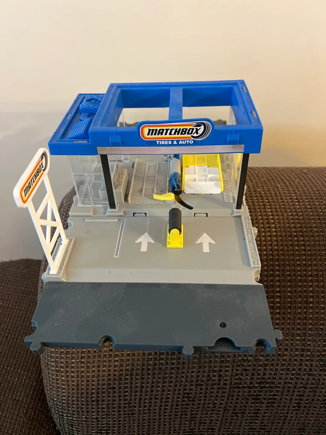 Matchbox Tires & Auto Playset