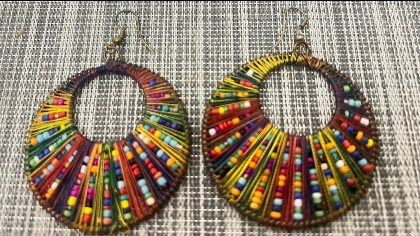 2 different Earrings Scroll for Pictures 🧡 image indicator(2)