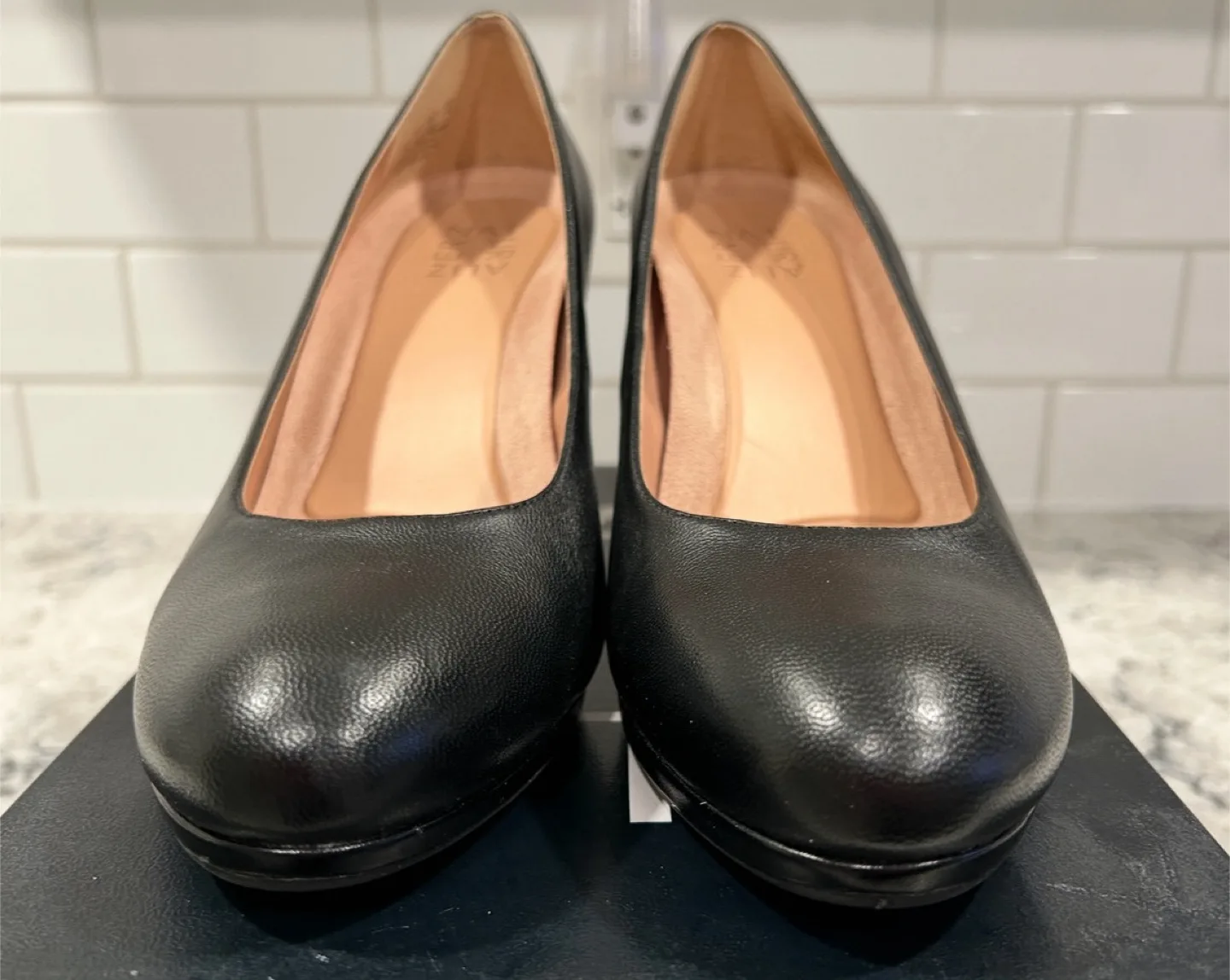 Naturalizer Womens Black Leather Michelle Pump Heels image indicator(2)