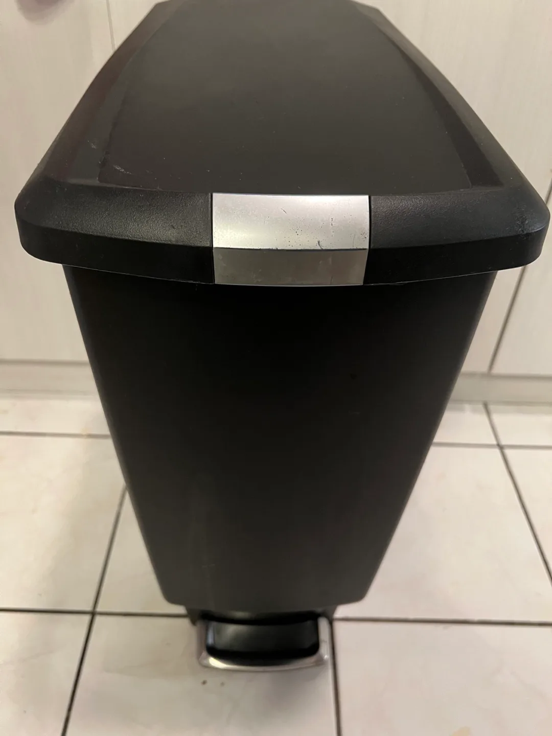 simplehuman 40L Slim Step Trash Can image indicator(2)