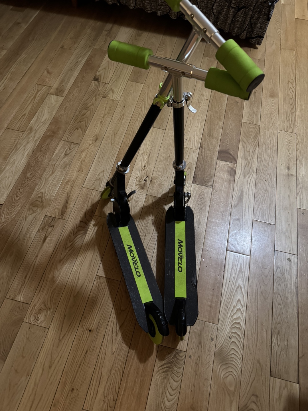 Movelo Scooter - Black & Green