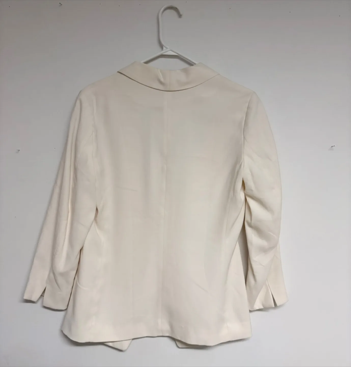 H&M Cream Blazer - Size 6 🧡‼️final sale ‼️ image indicator(4)