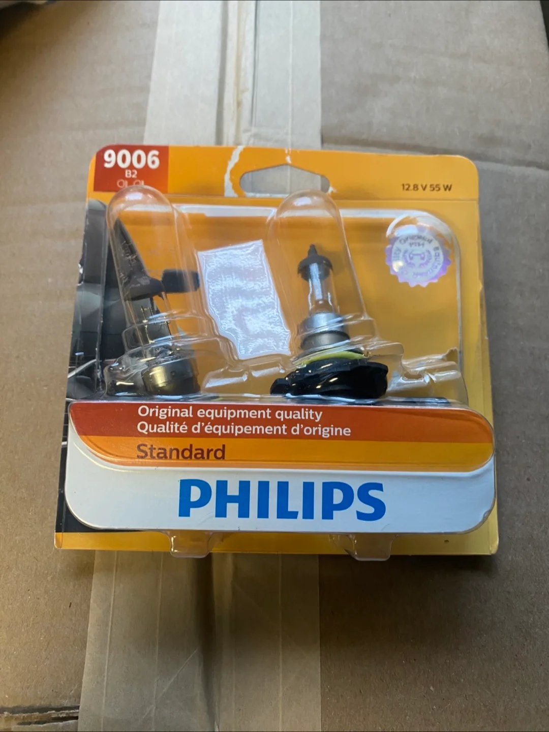 Philips 9006 Standard Halogen Headlight Bulb, 2 Pack thumbnail