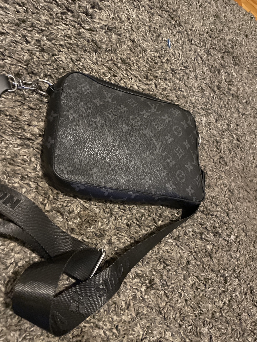 Louis Vuitton District PM NV2