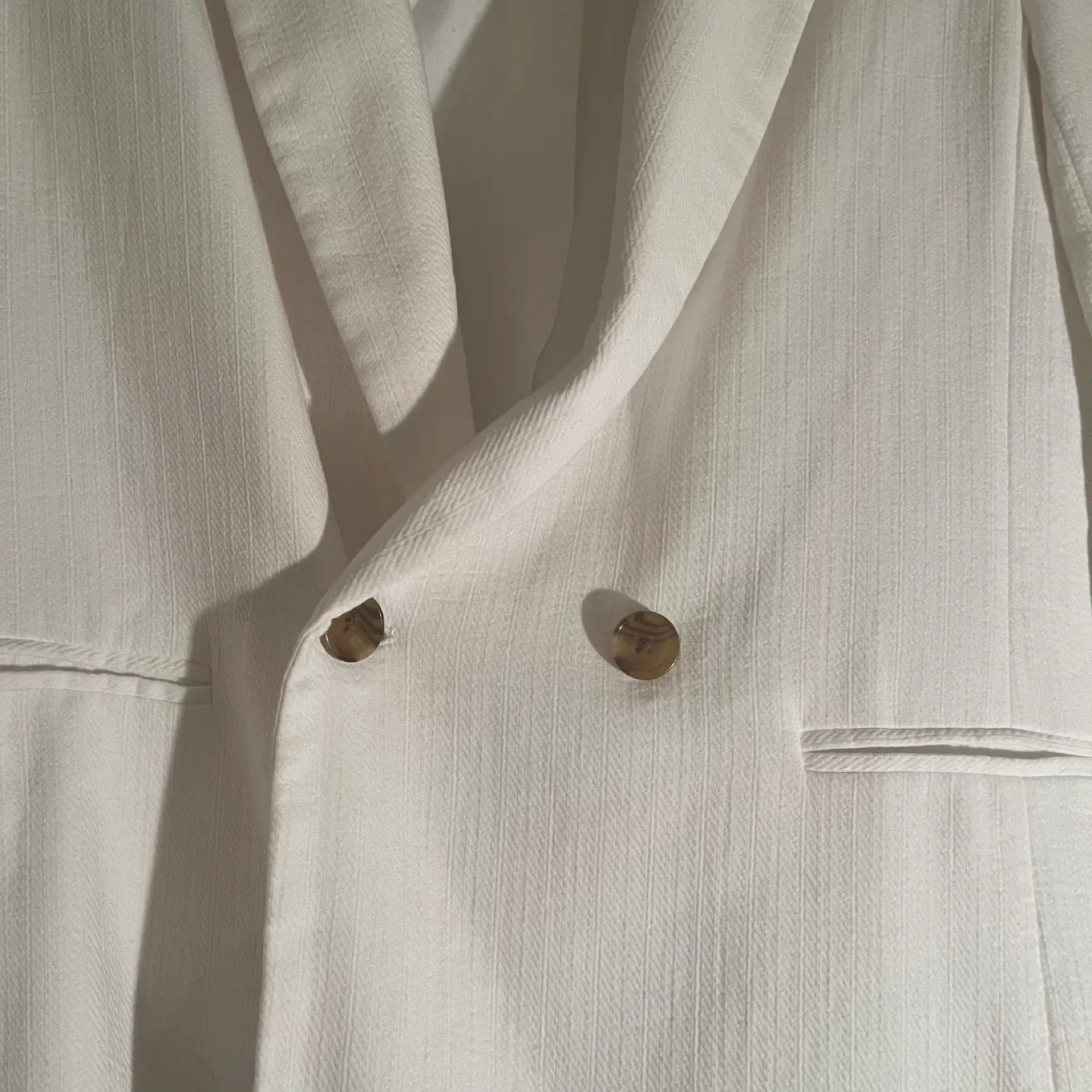 Banana Republic White Blazer - Size 6 image indicator(3)