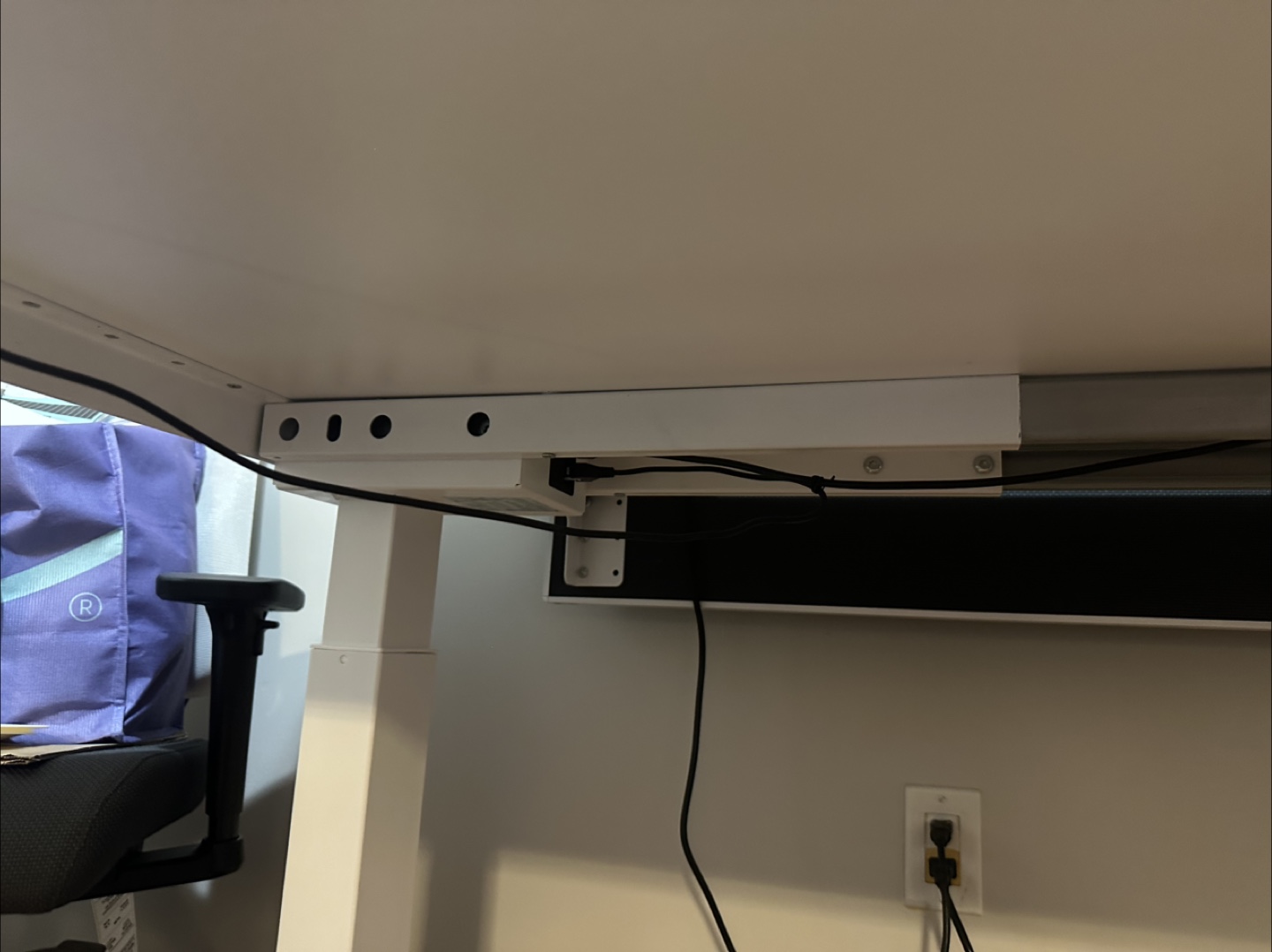 White Adjustable Standing Desk - photo 4