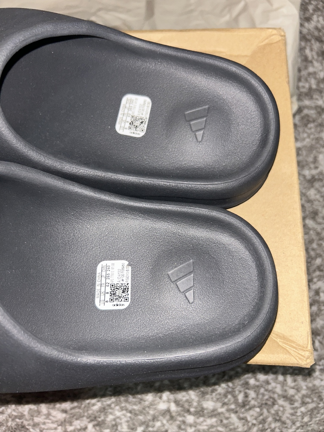 Adidas Yeezy Slide, Granite, US 8 - photo 2
