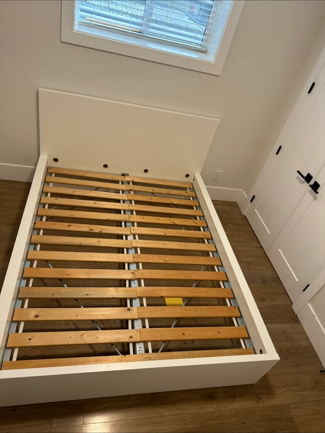 Ikea malm Queen bed frame *Free Delivery thumbnail