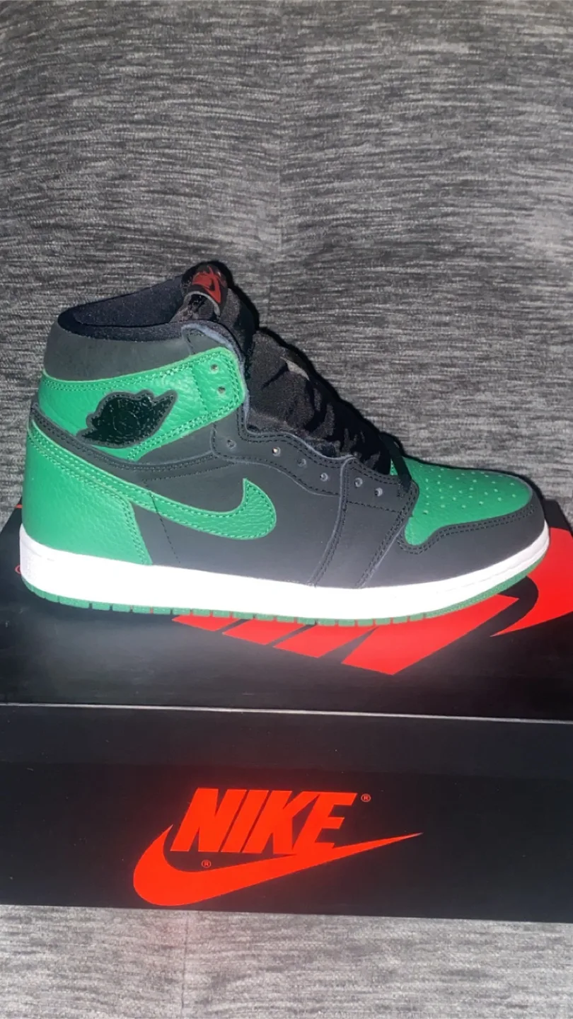 Nike Air Jordan 1 “Pine Green” image indicator(2)