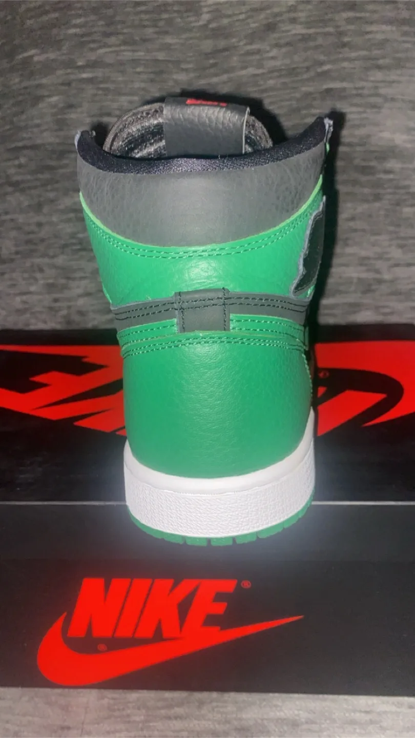 Nike Air Jordan 1 “Pine Green” image indicator(5)