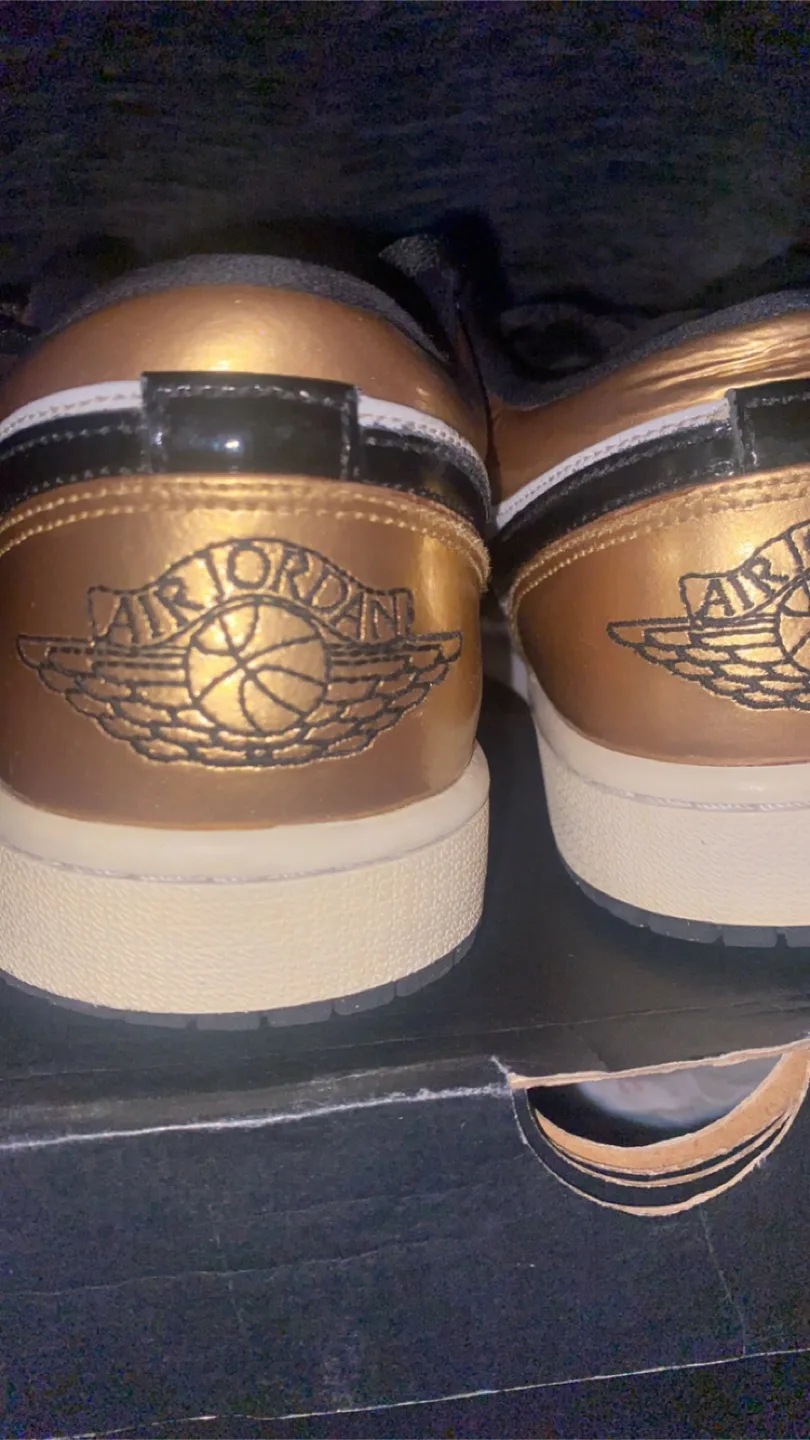 Air Jordan 1 Low Gold toe, Back to school deal image indicator(6)