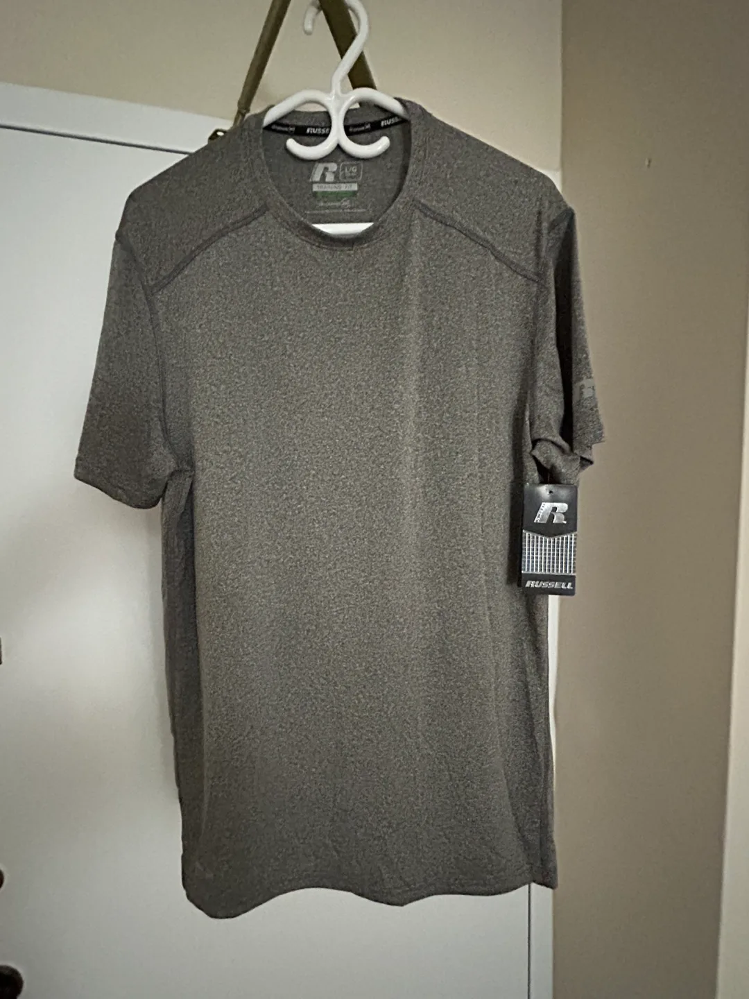 Joe Fresh & Russell Athletic T-Shirts - Size L image indicator(3)