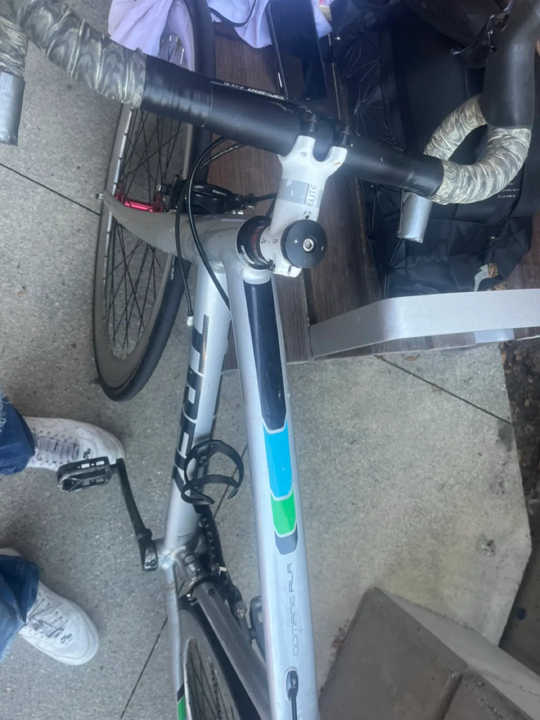 Trek Domane ALR Road Bike image indicator(2)