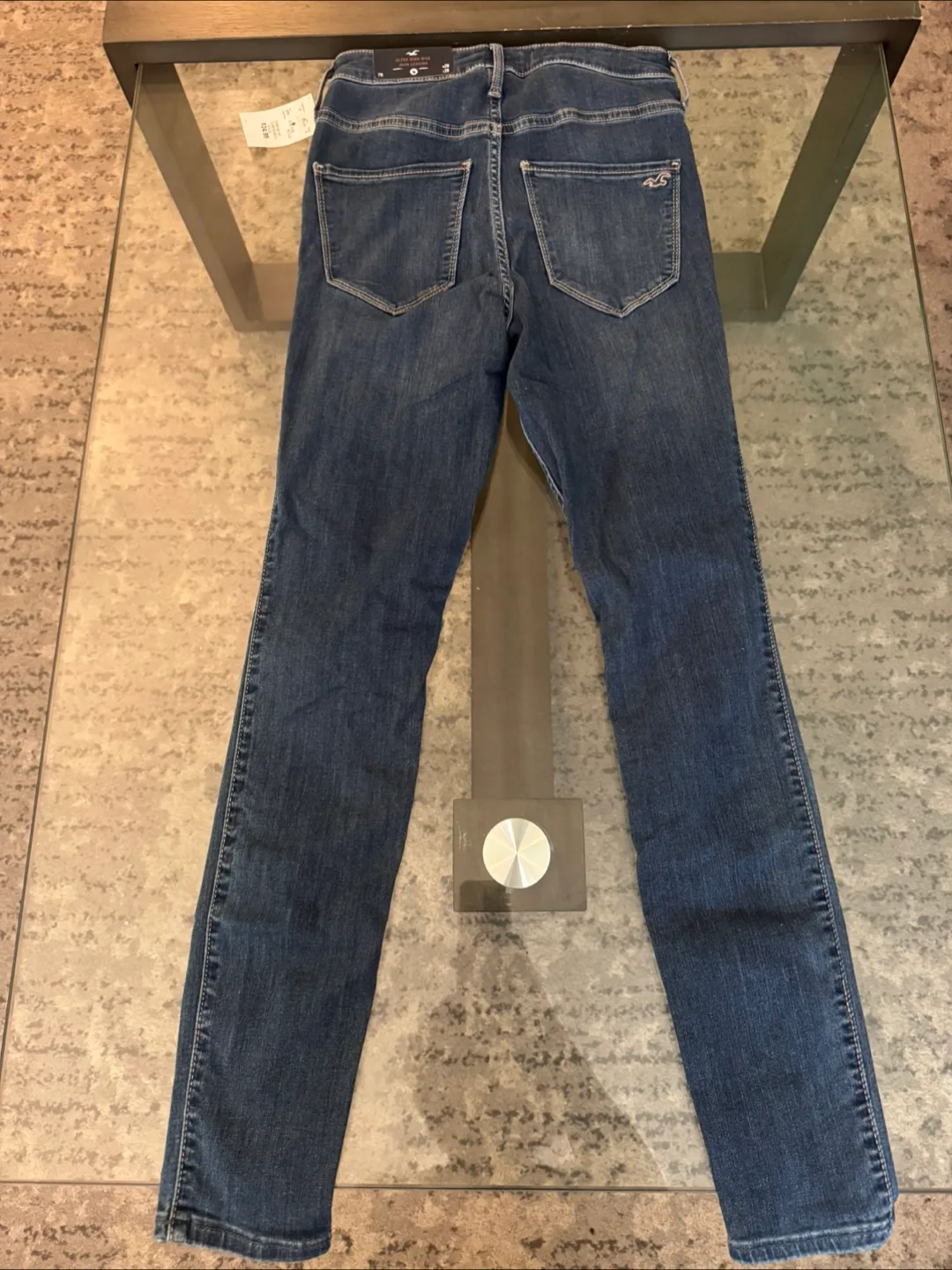 Brand New Women’s Hollister Ultra High-Rise Jeans- Size 28 image indicator(2)