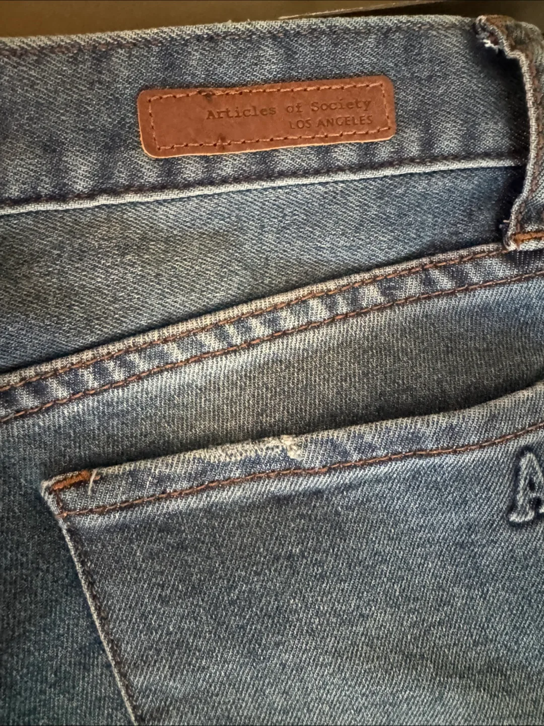 Brand New Women’s Articles of Society Distressed Jeans Size 27 image indicator(3)