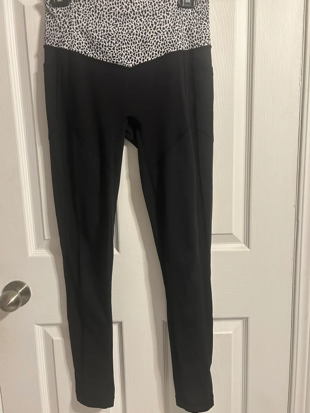 Lululemon Black Leggings size 8 image indicator(5)