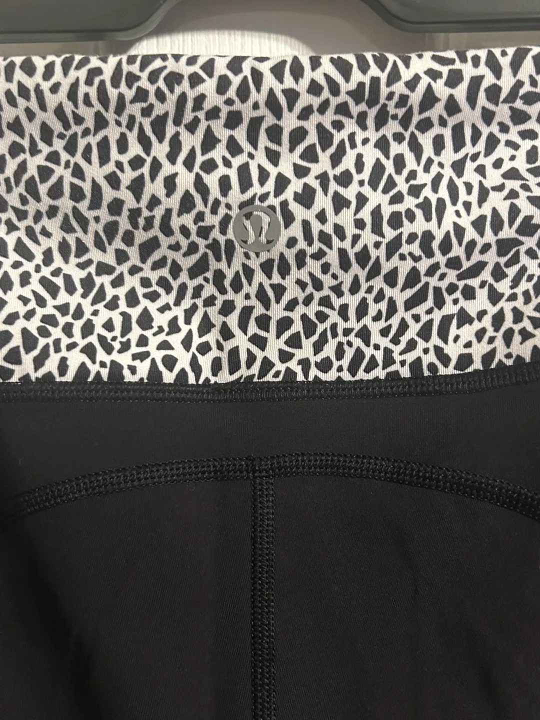Lululemon Black Leggings size 8 image indicator(7)