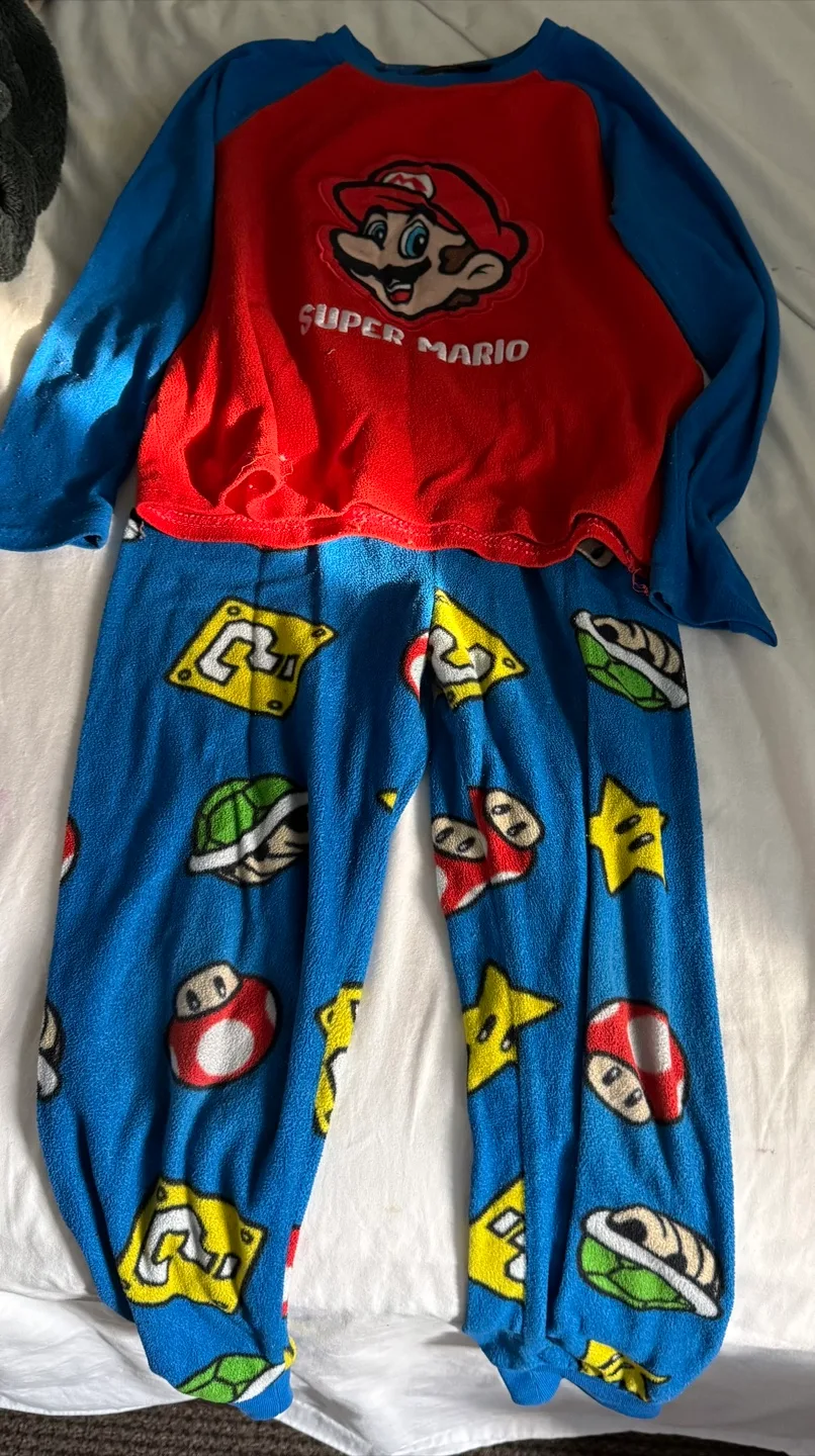 Nintendo Super Mario Pajamas - Size 6-7 yrs thumbnail
