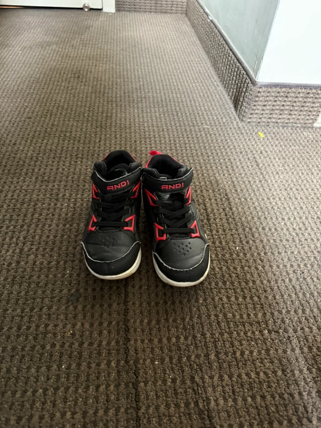 AND 1 Black/Red Kids Sneakers - Size 11 thumbnail