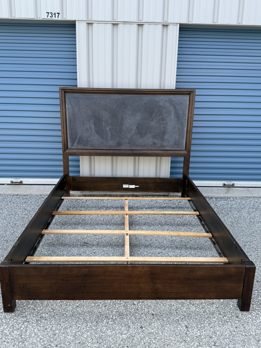 Bed Queens Velvet Wood