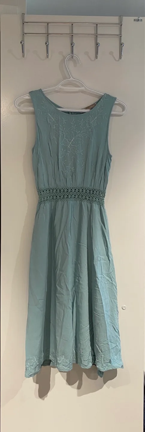 Green dress thumbnail
