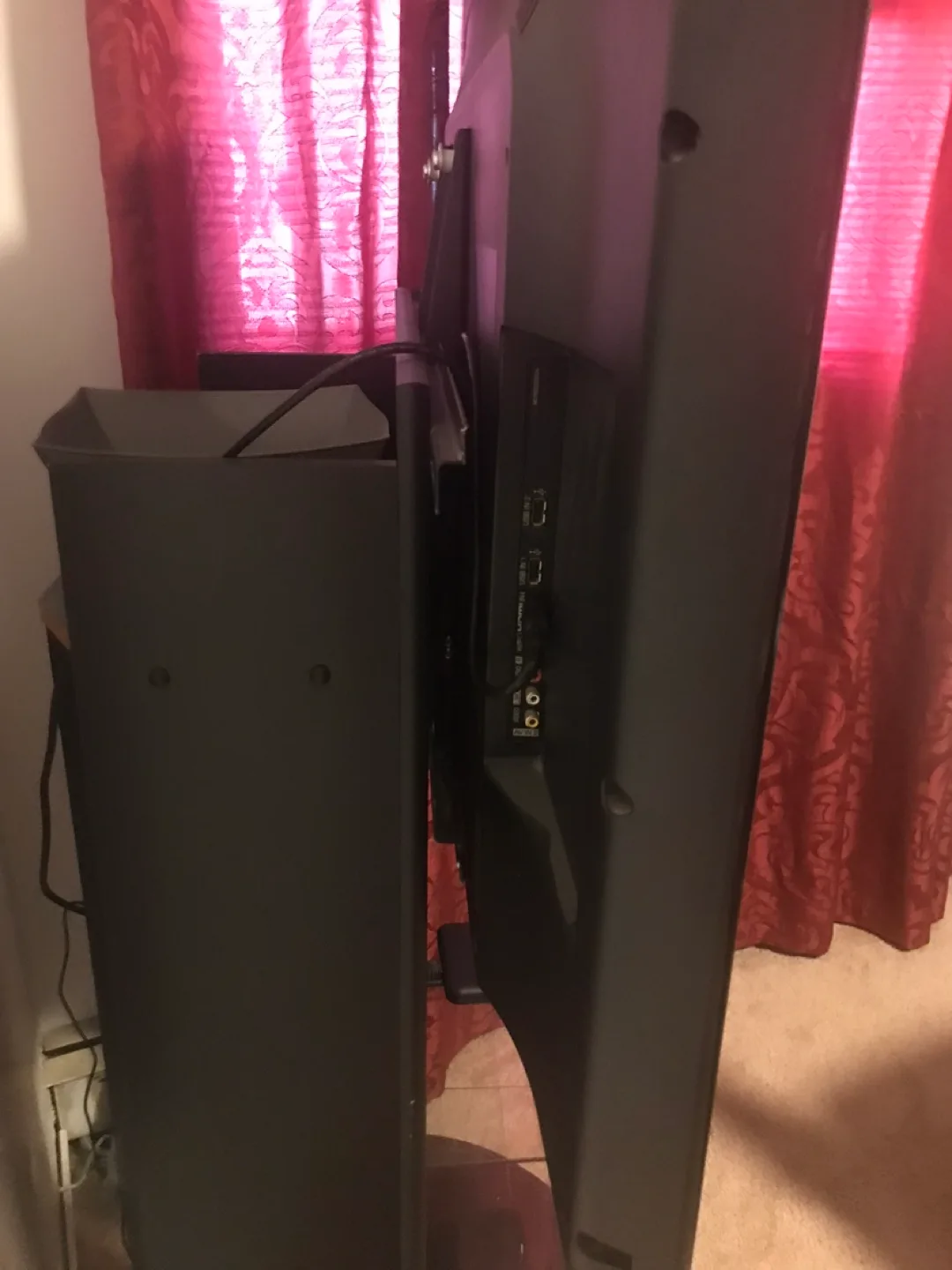 46” LG TV with Swivel Stand image indicator(5)