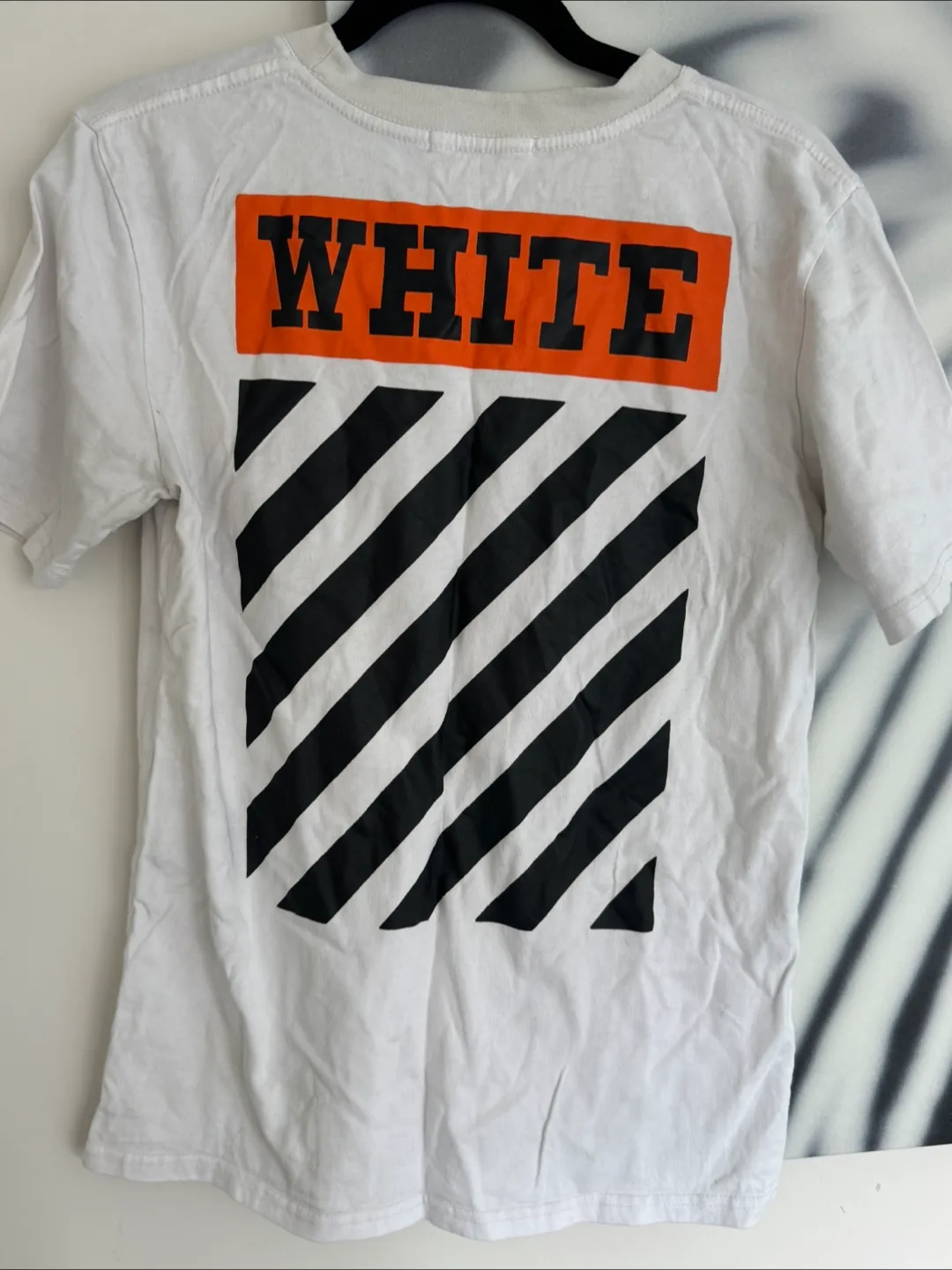 ‼️MOVING OUT SALE‼️Off-White T-Shirt - Size L thumbnail