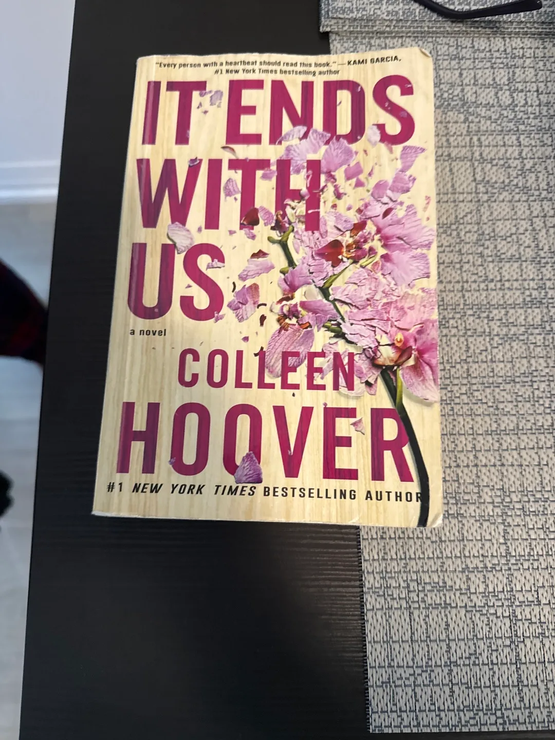 It Ends With Us by Colleen Hoover thumbnail