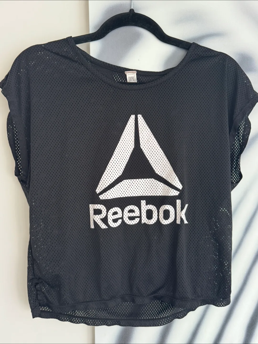 ‼️MOVING OUT SALE‼️Reebok Black Mesh Crop Top thumbnail