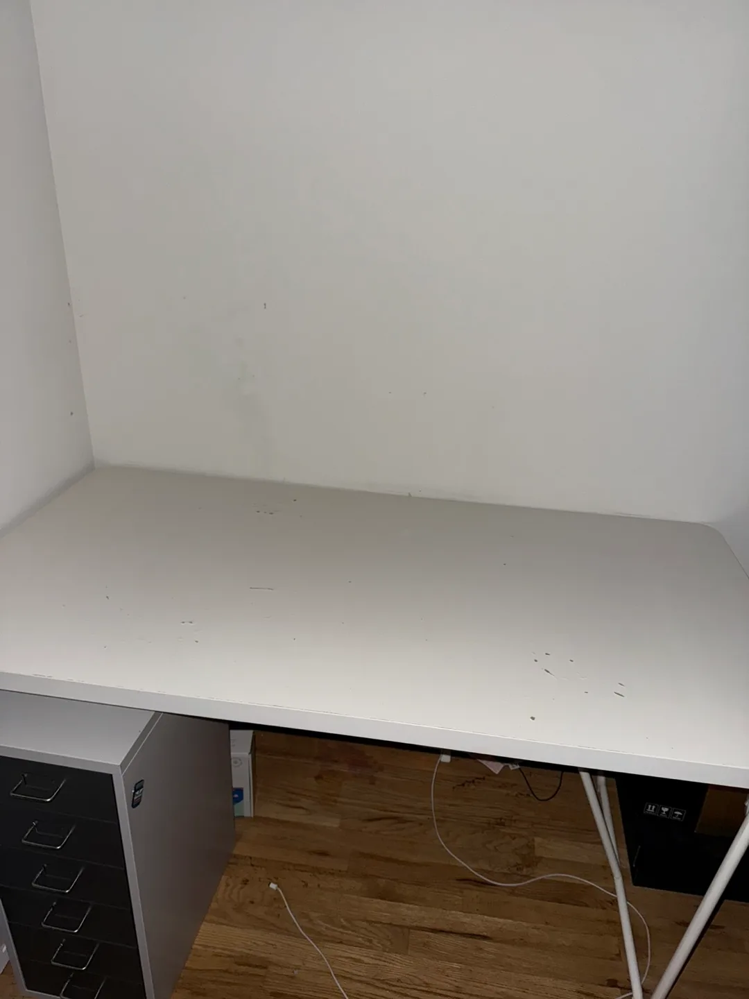 White Table thumbnail