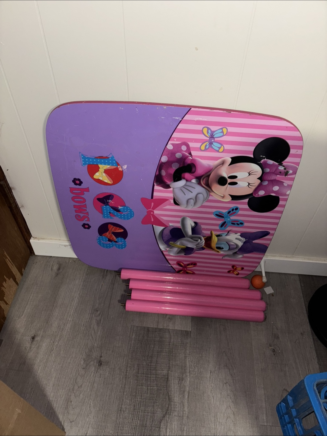 Minnie Mouse Kids Table