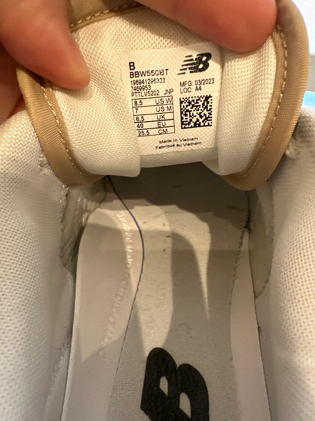 New Balance 550 White/Gold Sneakers image indicator(2)